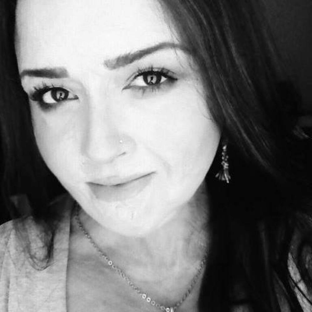 Meet your Posher, Junia