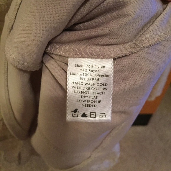 Simonton taupe lace blouse - Picture 4 of 4