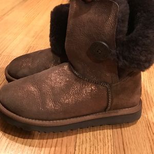 Shimmering brown Uggs