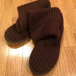 Brown crochet Ugg
