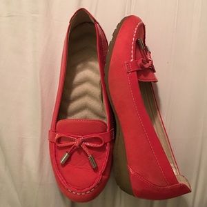Coral/pink colored loafers Sz 8 great for spring