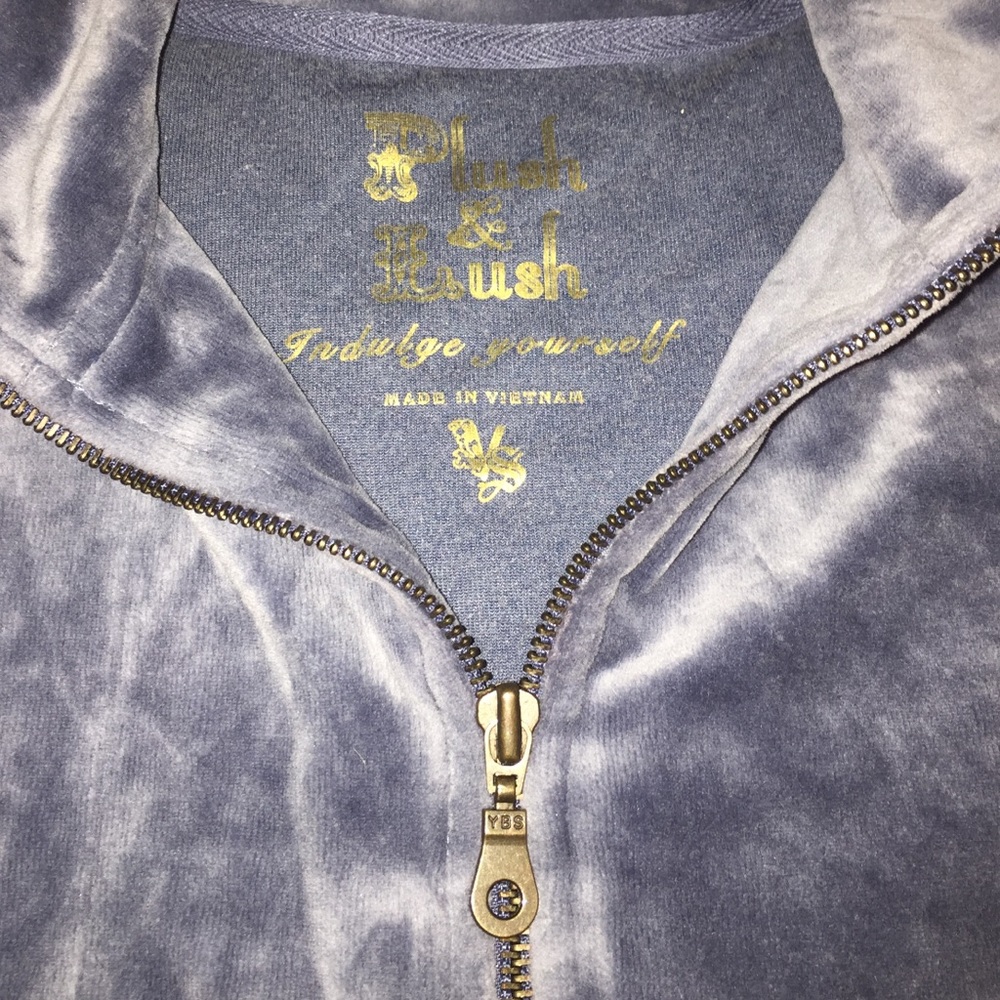 Plush & Lush pullover - Picture 2 of 4