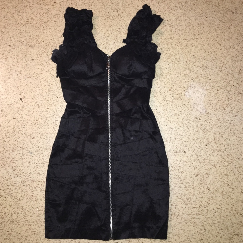 Dress that zips in front