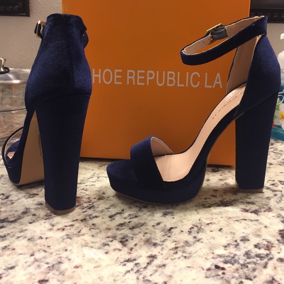 14 off shoe republic la shoes navy blue velvet pumps size 7 poshmark navy pumps size 7