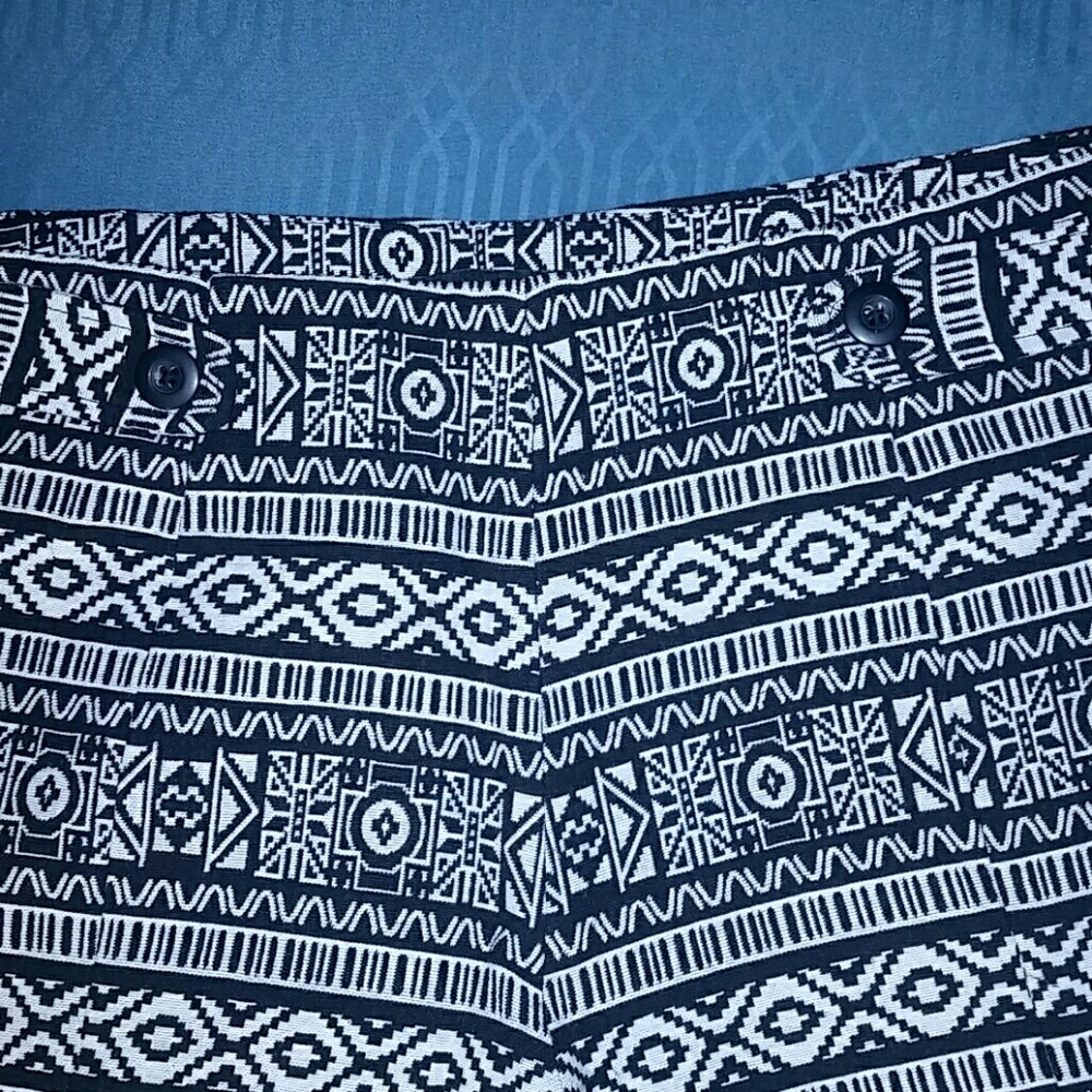 Patterned Shorts - Picture 2 of 3