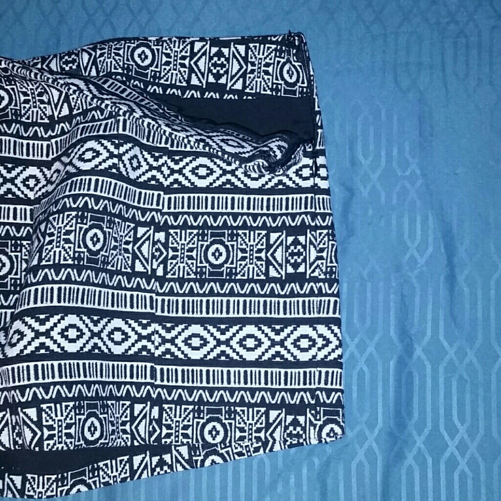Patterned Shorts - Picture 3 of 3