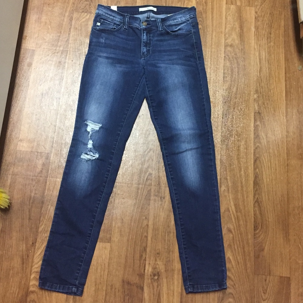 Ripped skinny jeans