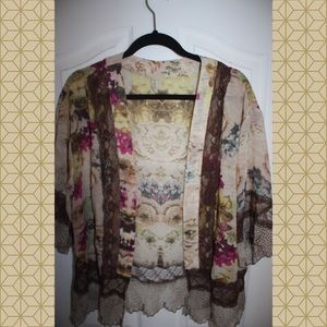 Gimmicks by BKE Floral Kimono