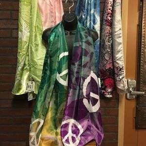 Graphic Scarf Pugs Gear