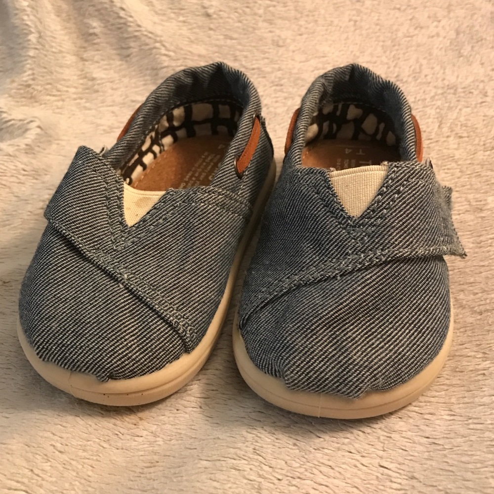Baby TOMS shoes