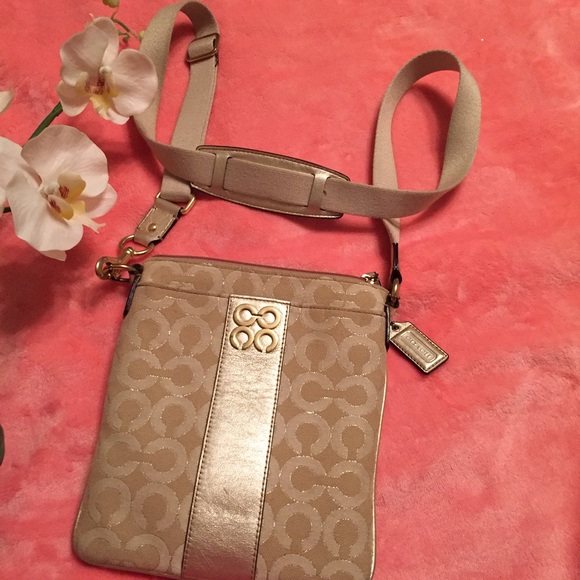 Authentic Coach Cross Body bag - Picture 2 of 4