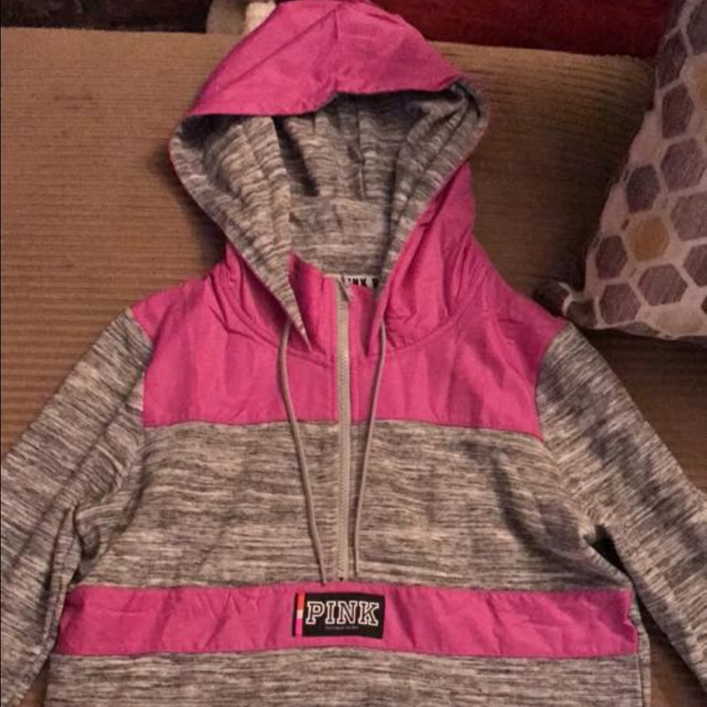 🚫SOLD ON 〽️ERc🚫NWOT VS / PINK PULLOVER HOODIE