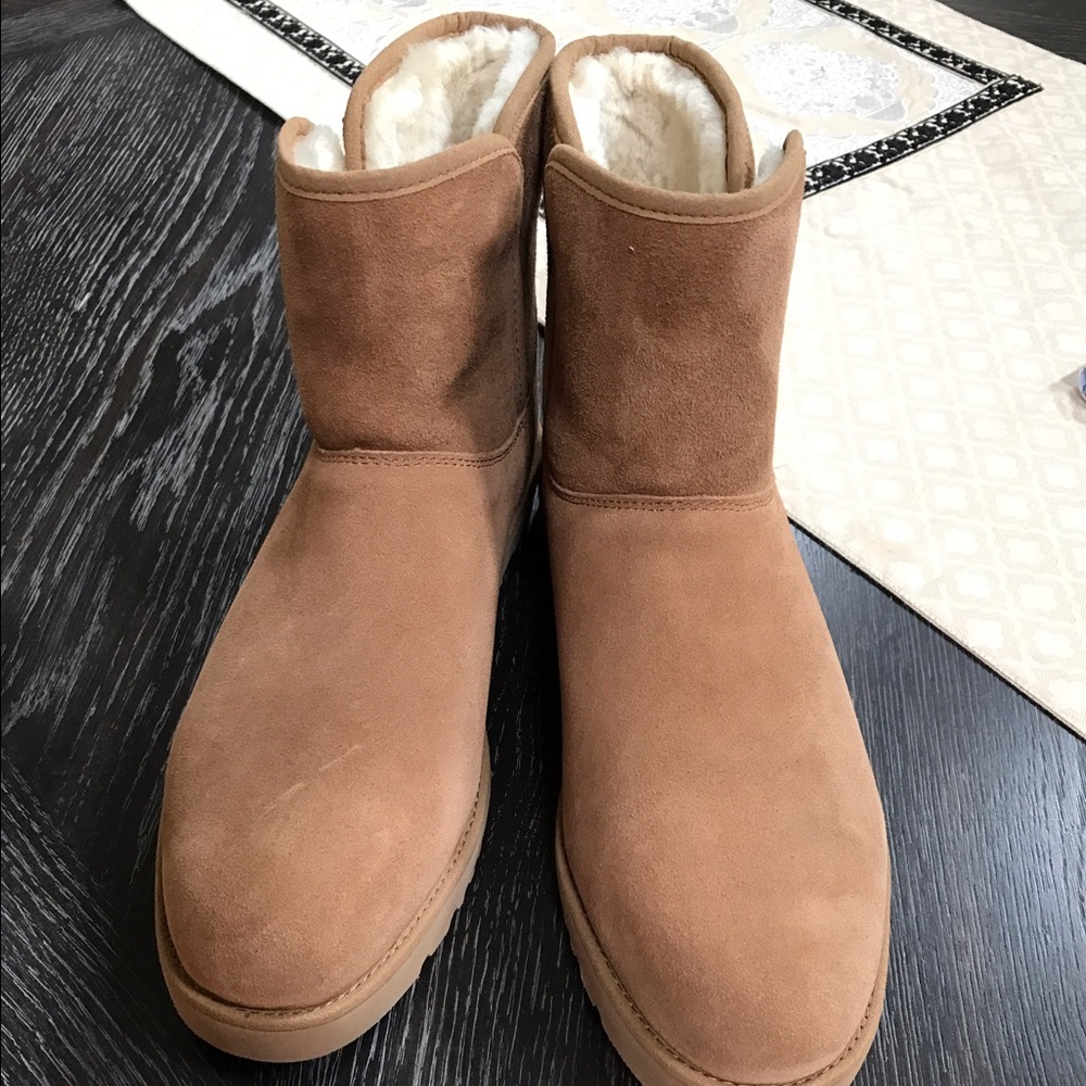 Uggs - image 1