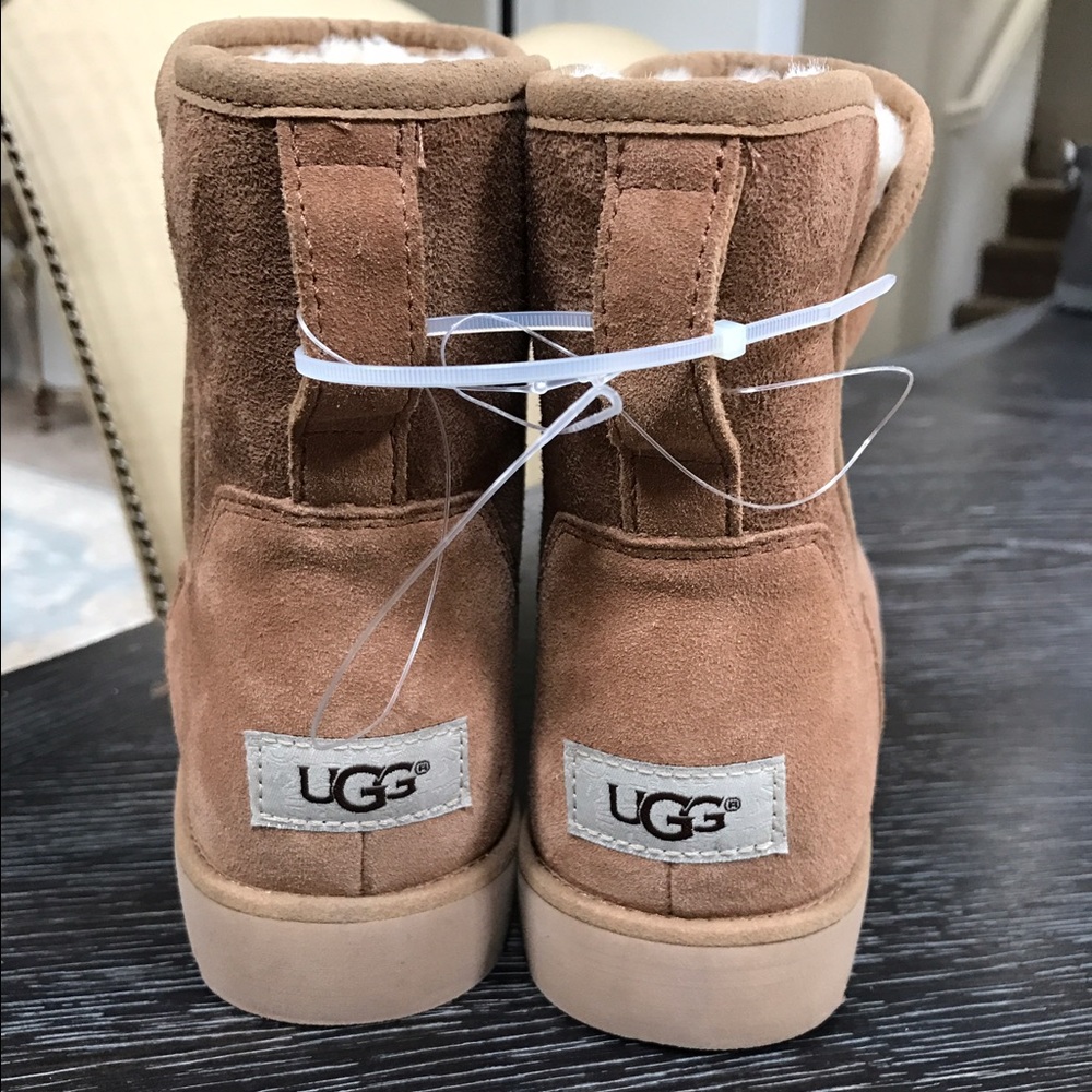 Uggs - image 2