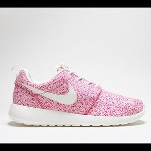 Nike women's Roshe run