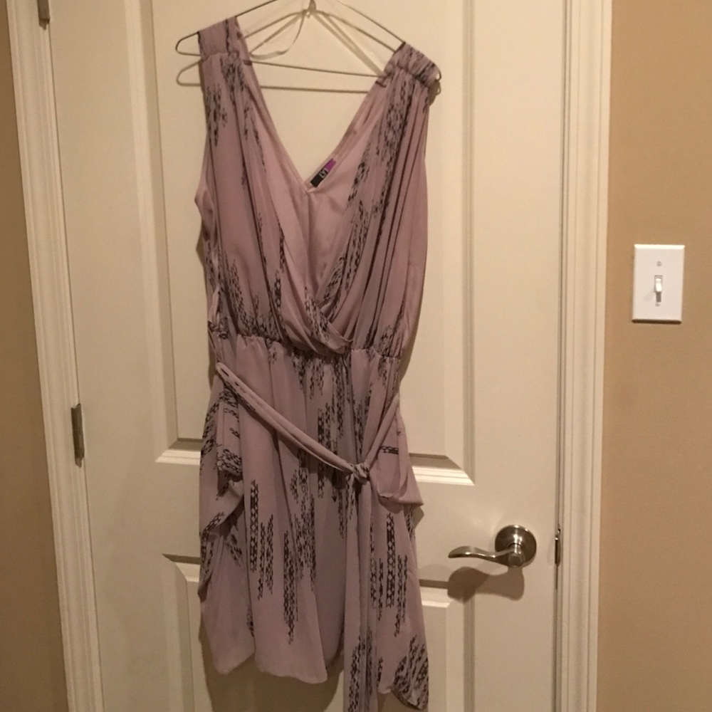 Sleeveless tan and navy dress.