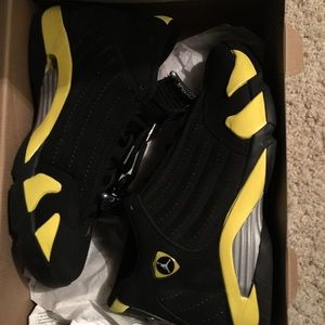 Jordan 14 black & yellow size 10.5 worn once