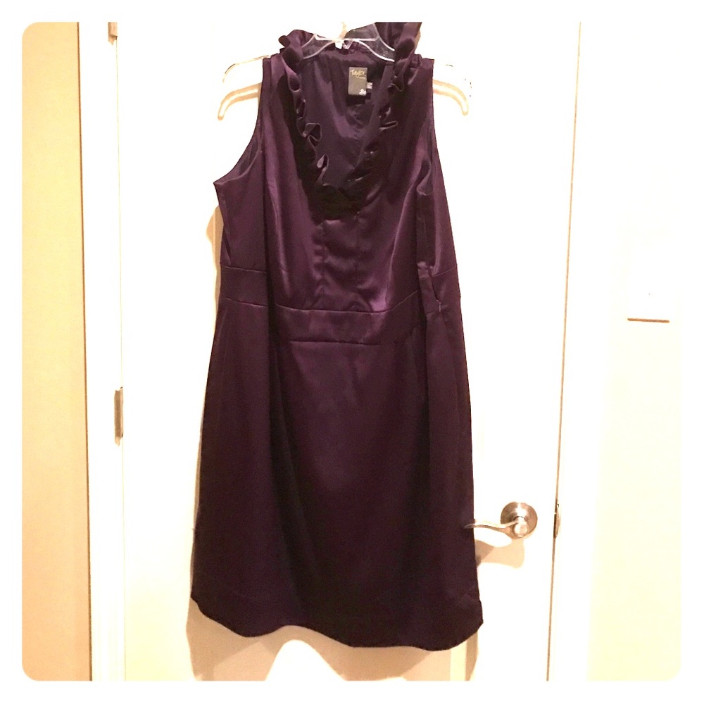 Side zip purple ruffle collar dress. Polyester