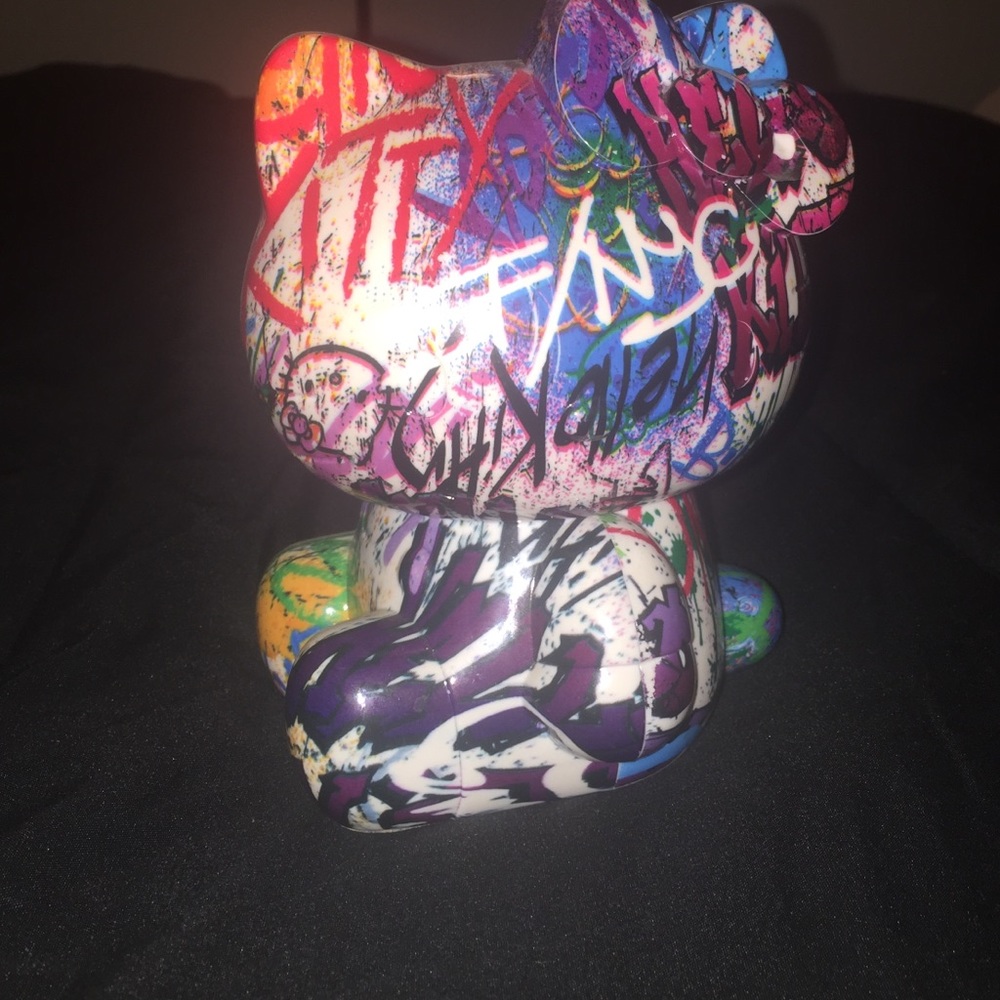 Hello kitty holder