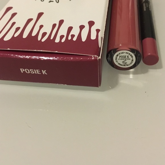 Kylie Matte Liquid Lipstick & Lip Liner - Picture 3 of 4