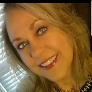 Meet your Posher, Debbie