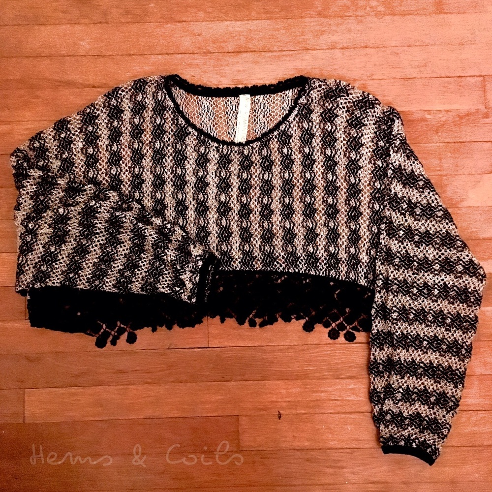 Knit lace long sleeve crop top