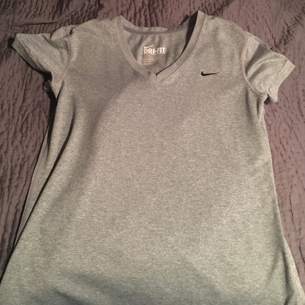 grey nike short sleeve shirt