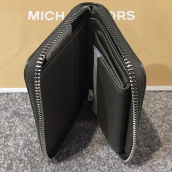 Price🔽❤️ MMK JET SET BIFOLD WALLET NICKEL NWT. - Picture 3 of 3