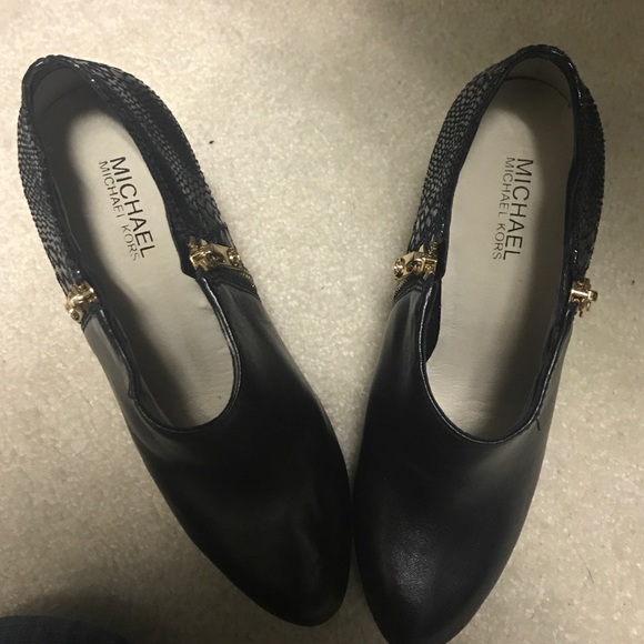 Michael kors booties - Picture 2 of 4