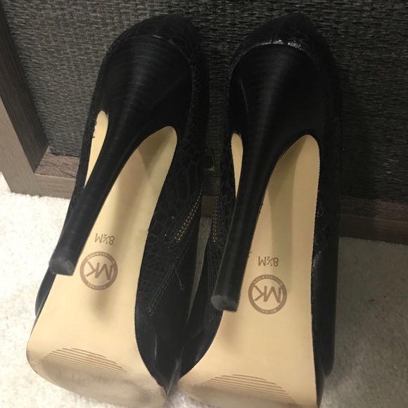 Michael kors booties - Picture 3 of 4