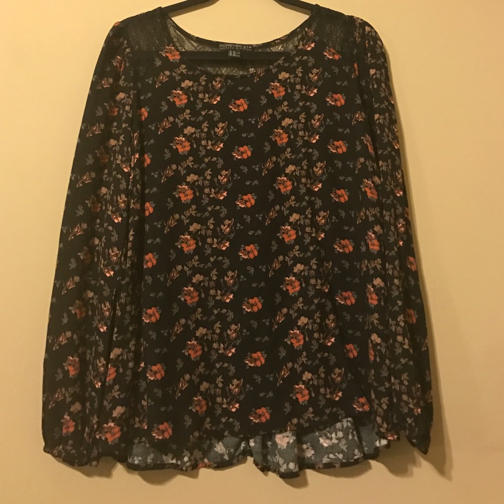 Super adorable & flowy forever 21 top!