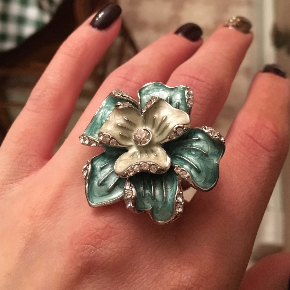 PRICE DROP!! 🌹🌷🌼Floral ring 🌹🌷🌼