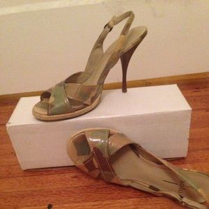 Camouflage look cross front sandal