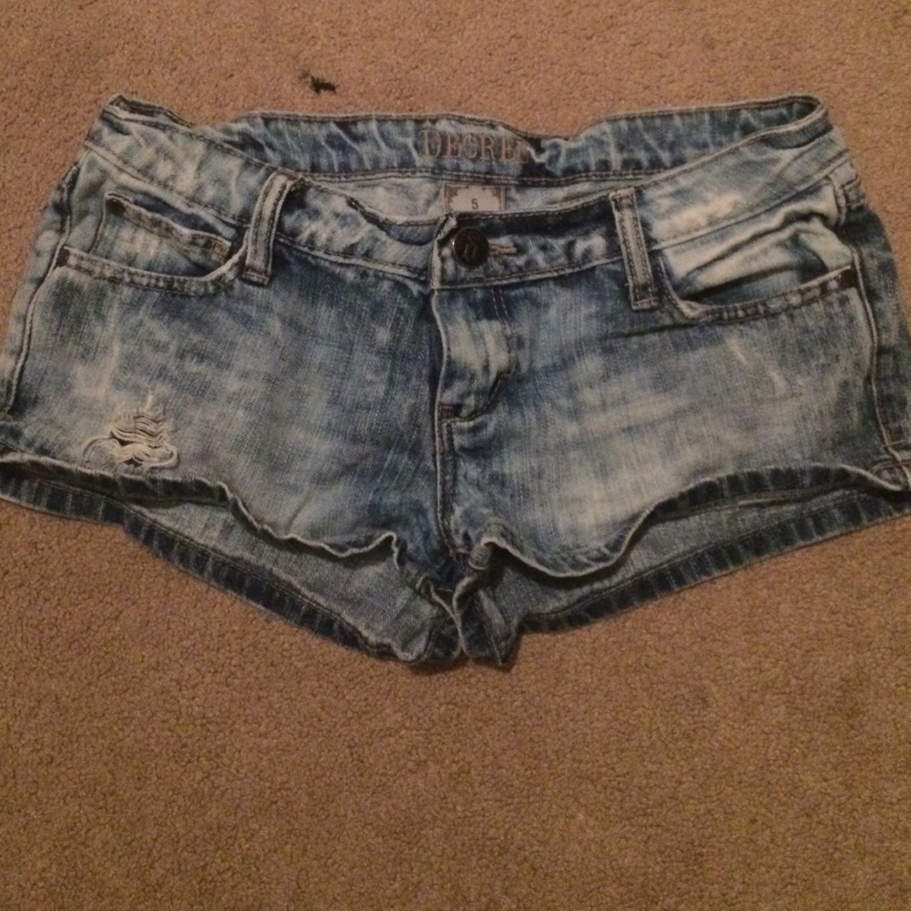 Fun edgy shorts! Acid wash with a few rips!