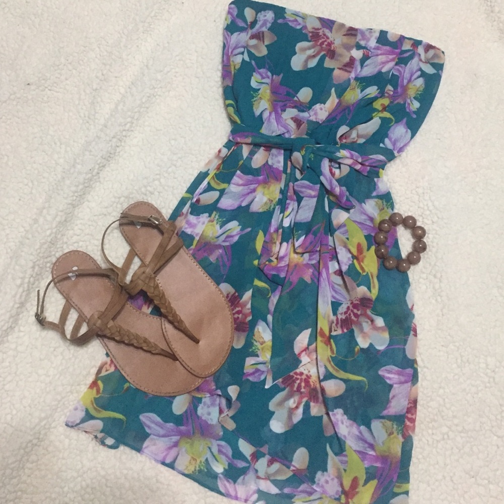 ❌SOLD❌Express florar dress 👗