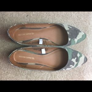 Camouflage flats