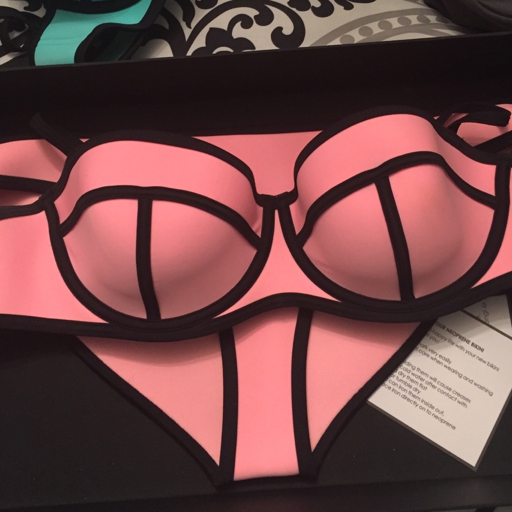 NWOT TRIANGL MILLY: CANDY PINK
