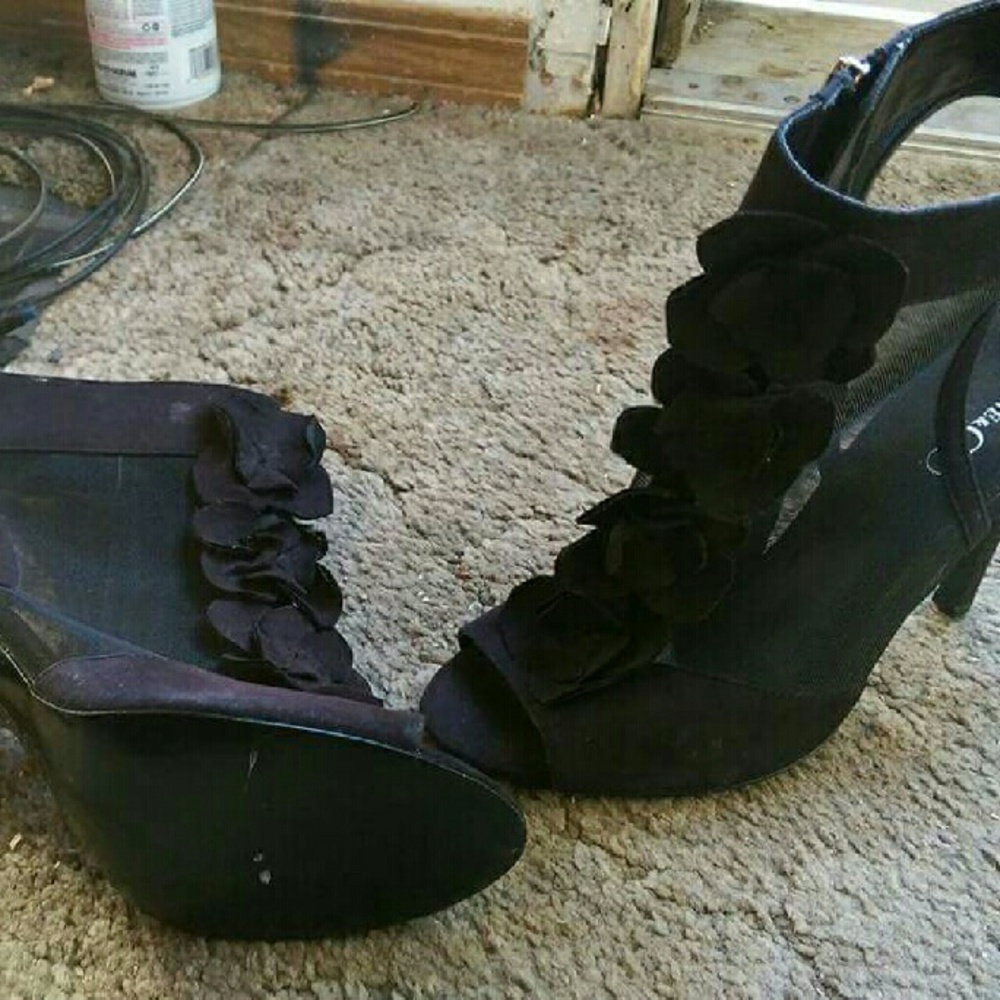 Gorgeous black stilettos