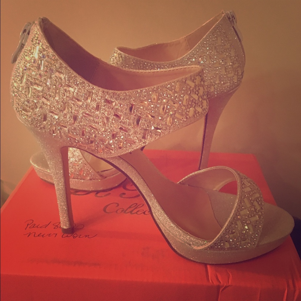 Elegant and Sexy Silver Heels 7.5 M