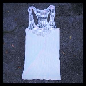 Mesh and ribs white top