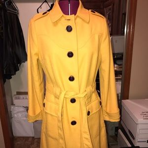 Via yellow wool trench coat