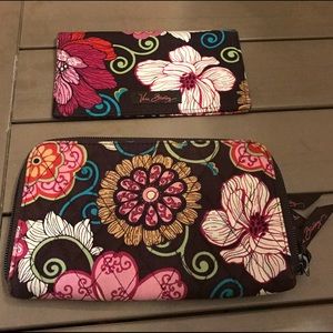 RETIRED VERA BRADLEY WALLET/CHECKHOLDER