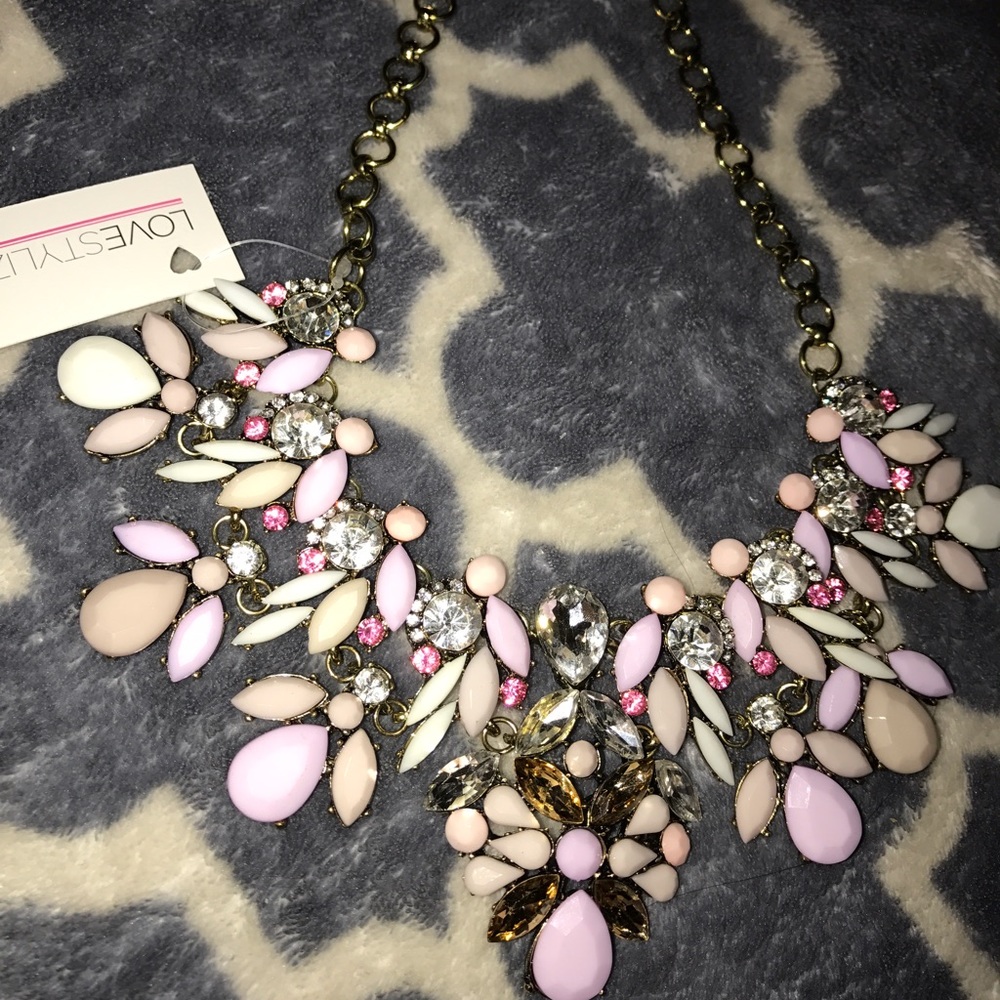 Statement necklace