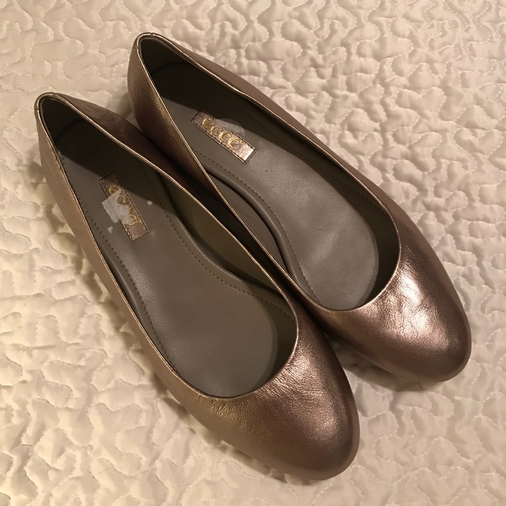 Brand new ECCO Gold Flats 8.5
