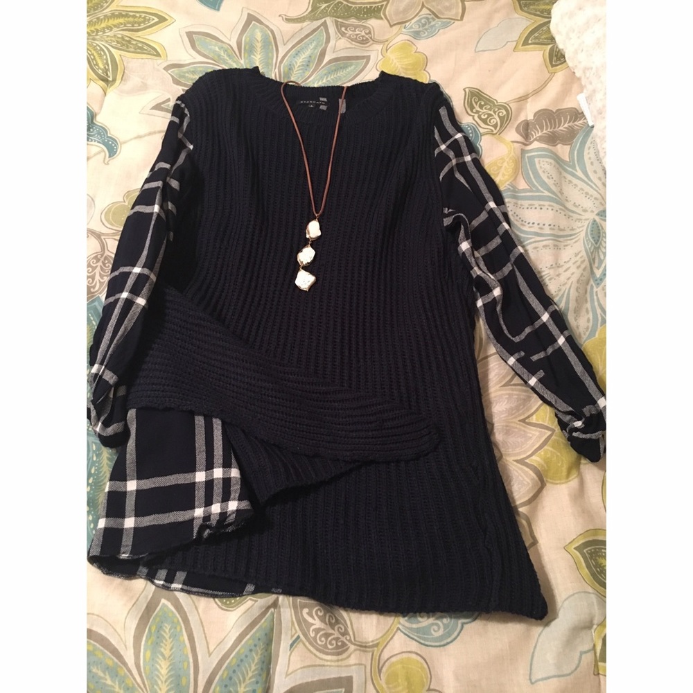HI-LO NAVY AND PLAID SWEATER