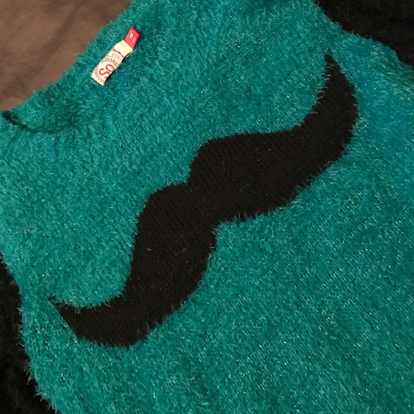 Great soft mustache sweater - Picture 2 of 2