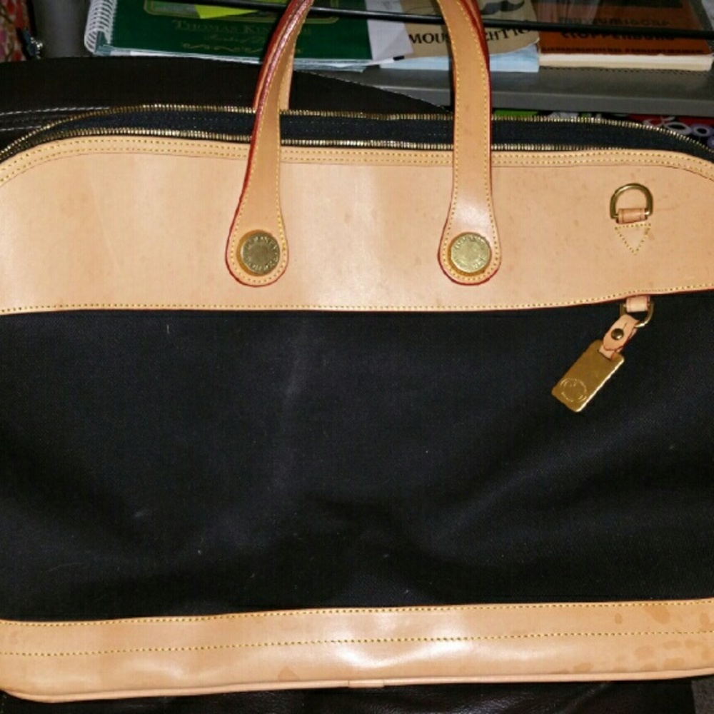 Do one and Burke travel bag