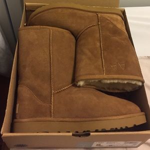 Classic Short UGG