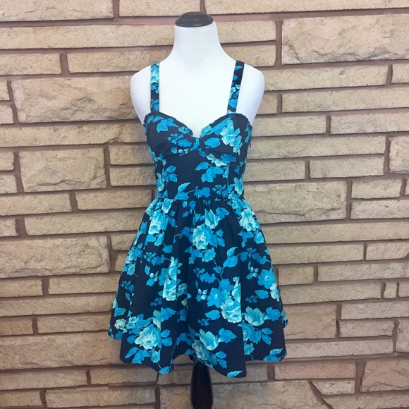 Forever 21 Dresses & Skirts - Adorable blue floral dress