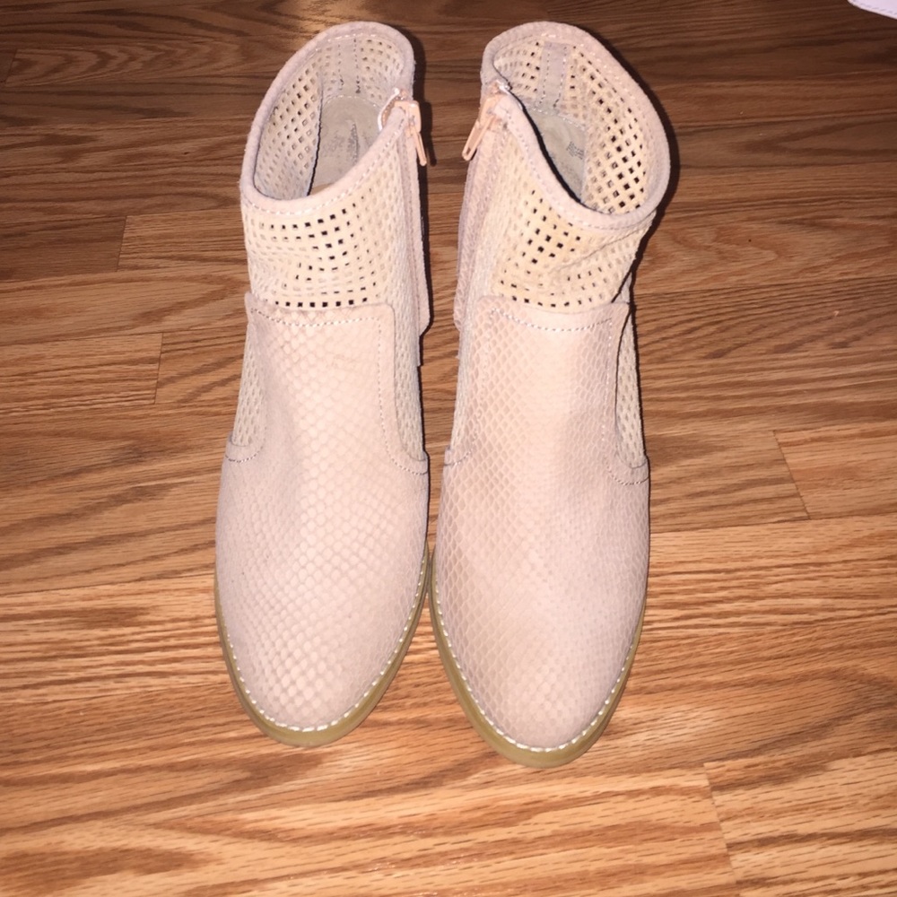 KDB perforated booties